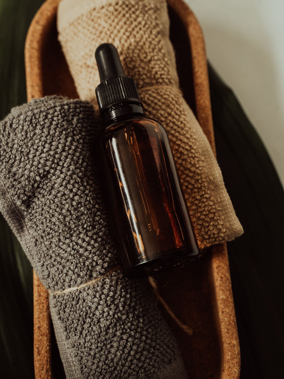 Massage oil and soft towels, a gentle setting for lymph drainage